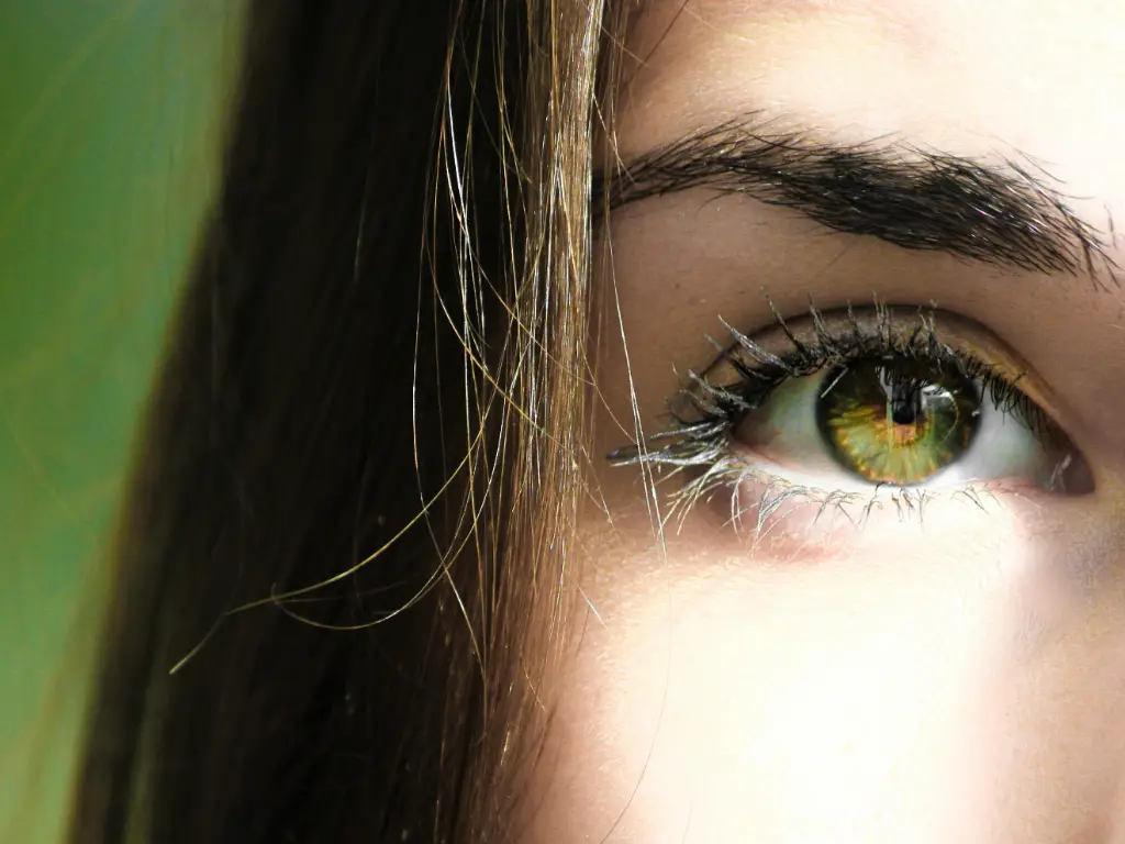 red light therapy harm to eyes 5