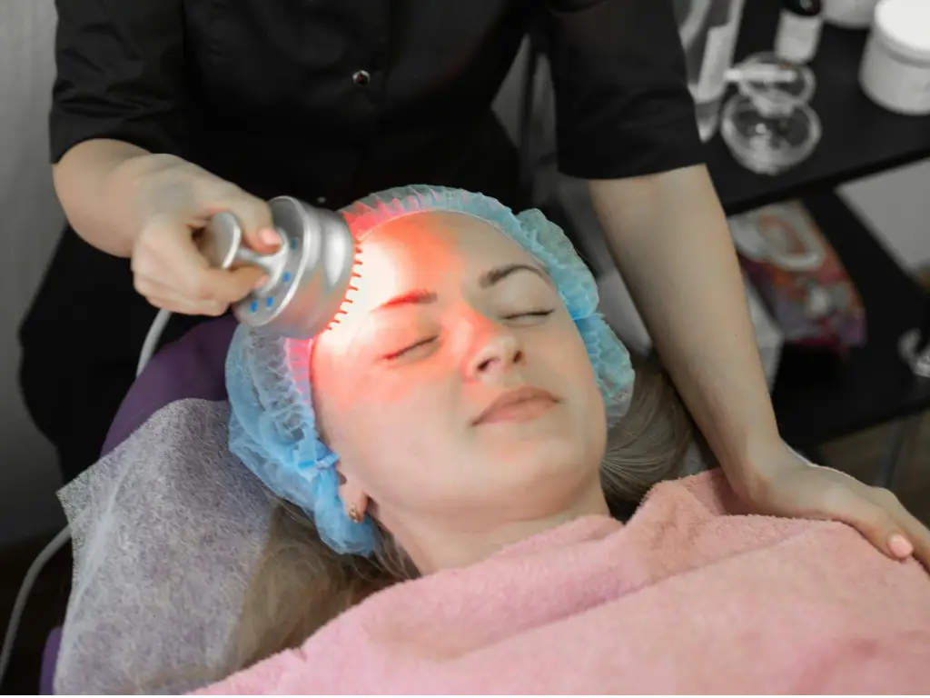 red light therapy harm to eyes 9