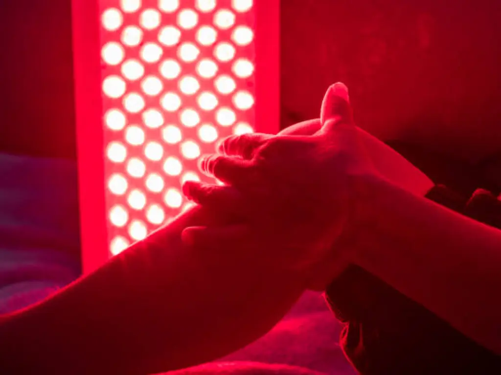 red light therapy to joint for every age 6