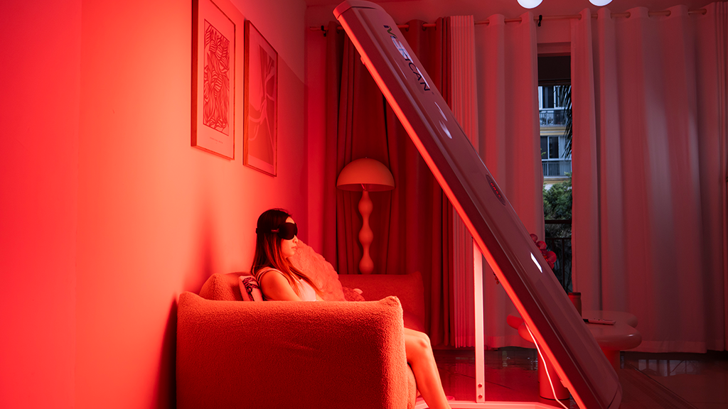 red and blue light therapy promote wound healing